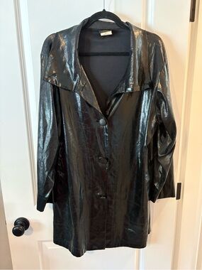 Linda Lundstrom 🇨🇦 Black Shiny Faux-Leather Trench Car Coat